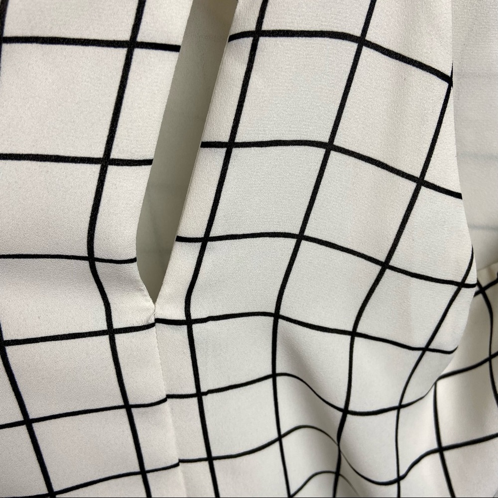 Express Keyhole Tank Top - Picture 5 of 7